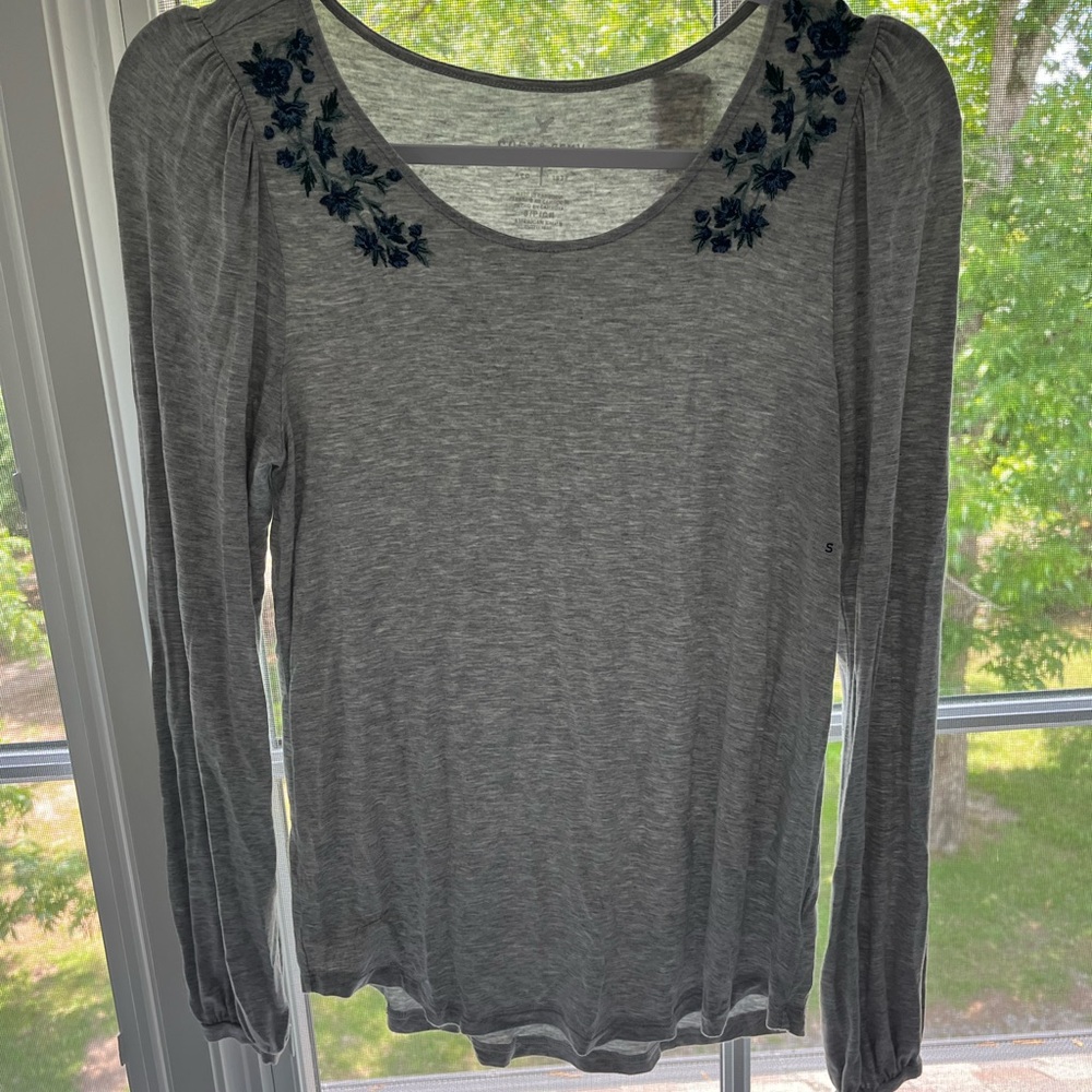 NWT american eagle king sleeve flower detail shirt